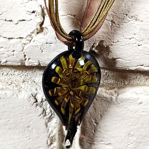 New Womens Murano Glass Tear Drop Yellow & Black Necklace - Picture 1 of 7